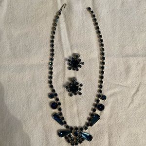 Gorgeous vintage rhinestone sapphire blue necklace and clip-on earrings